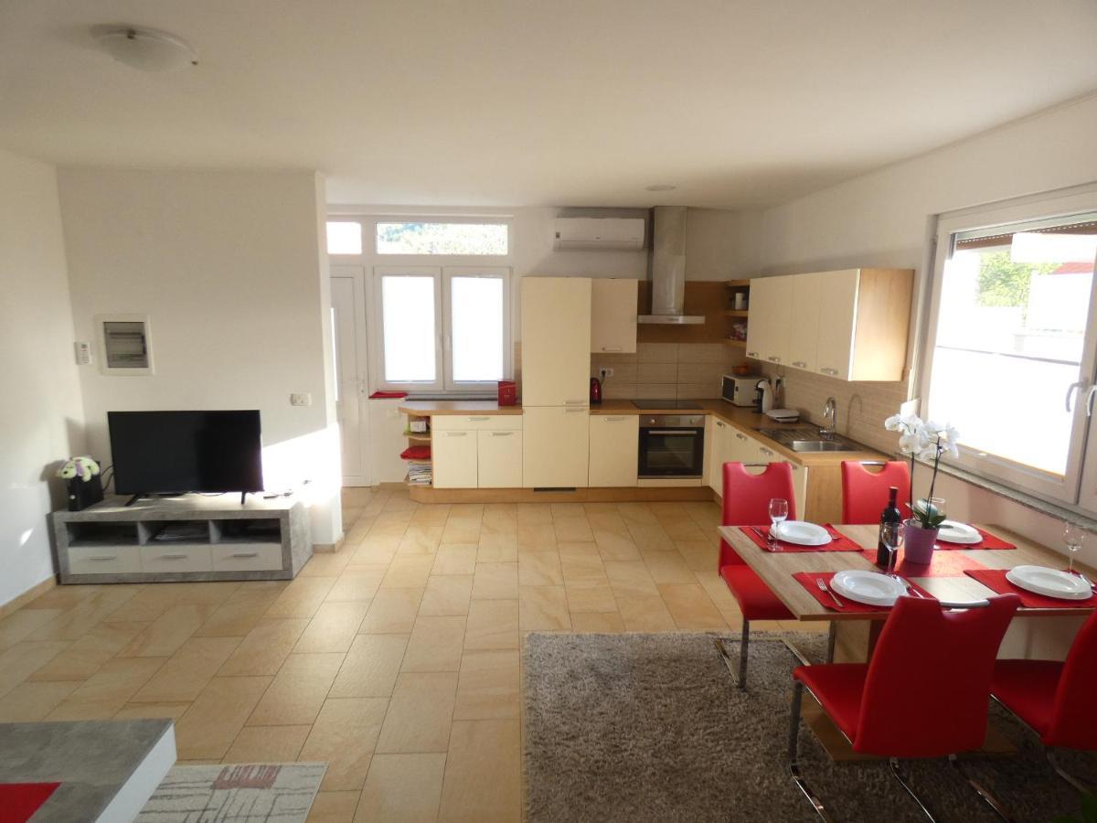 Apartment & Olive Oil Valuma Koper városi község Kültér fotó